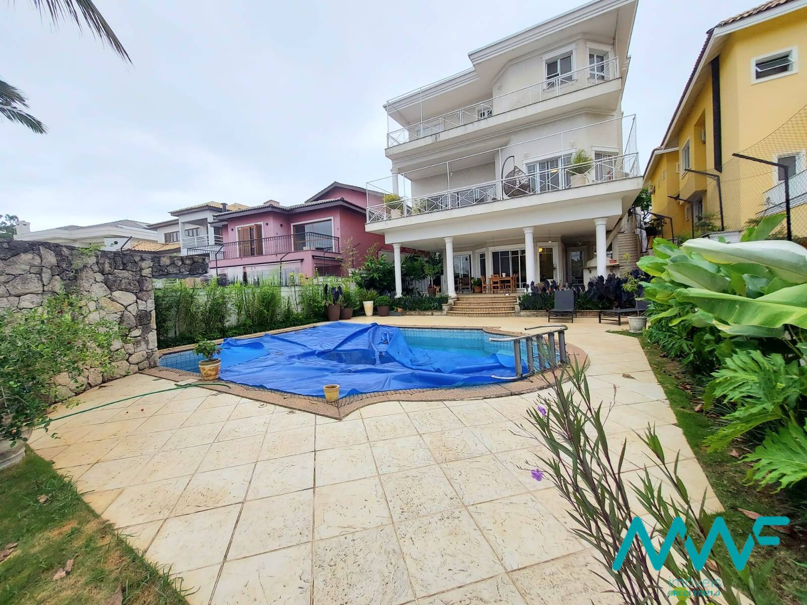 Casa de Condomínio à venda com 5 quartos, 681m² - Foto 1