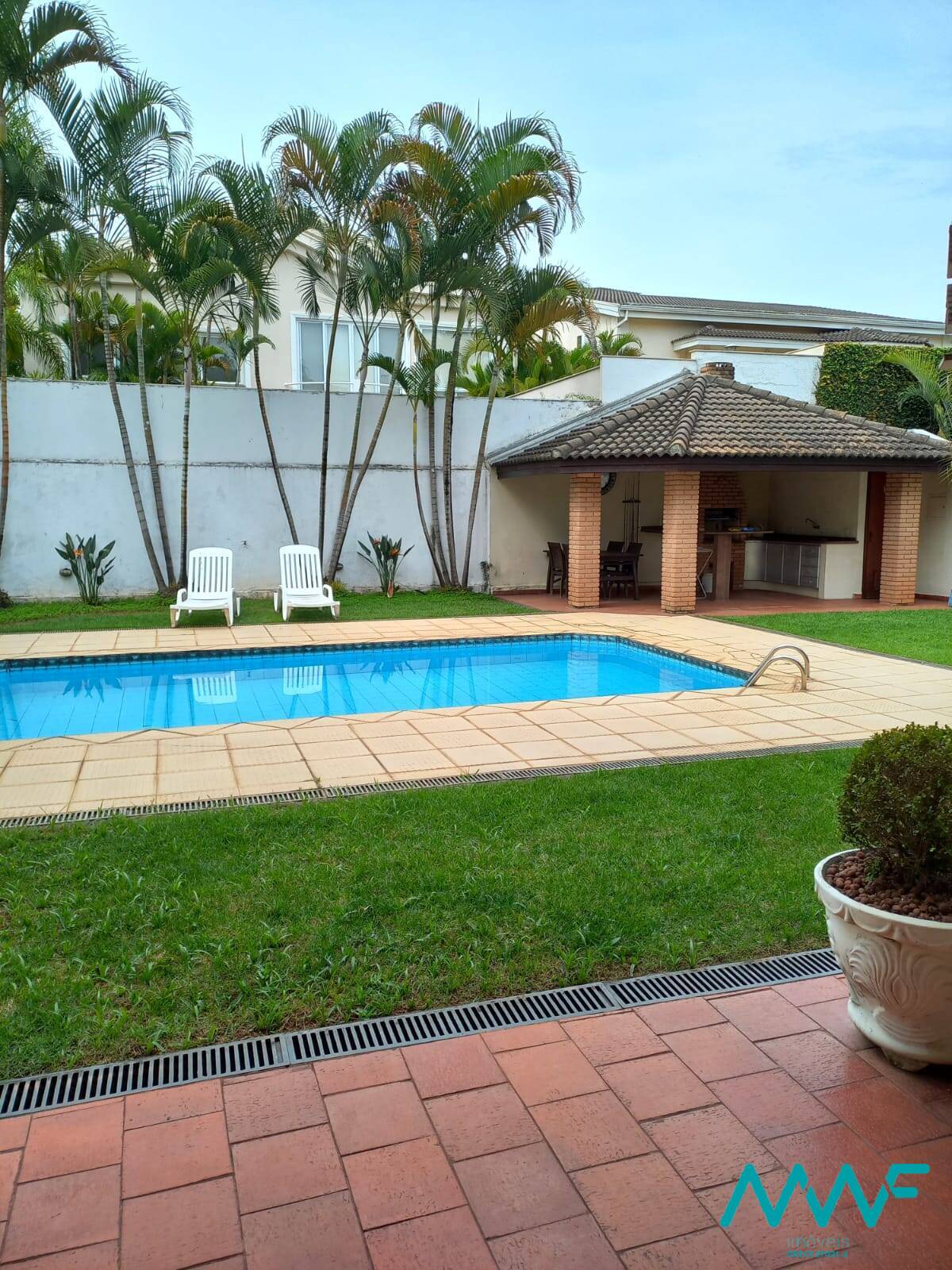 Casa de Condomínio à venda com 4 quartos, 438m² - Foto 1