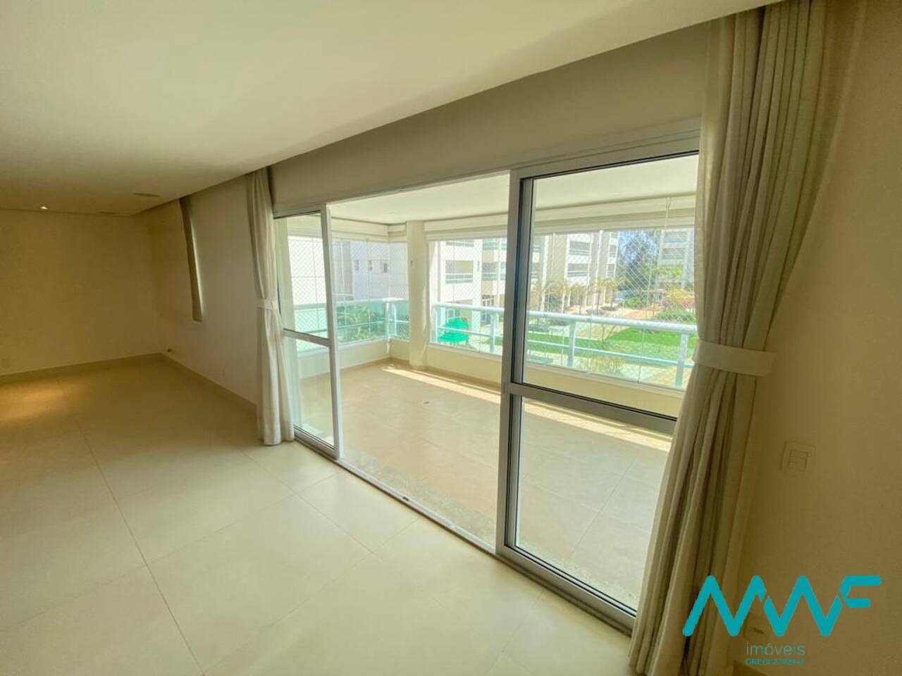 Apartamento à venda com 3 quartos, 202m² - Foto 1