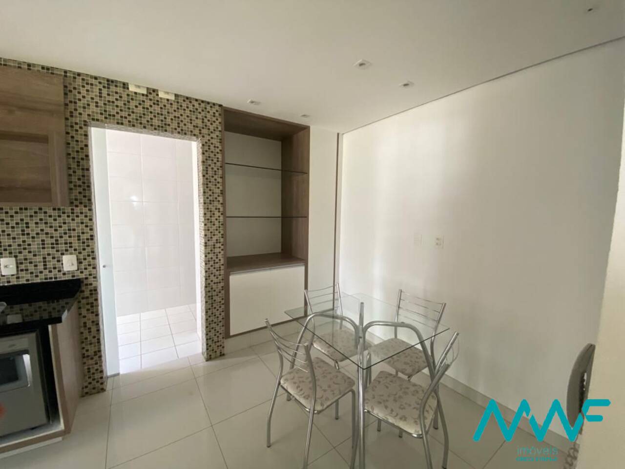 Apartamento à venda com 3 quartos, 202m² - Foto 3