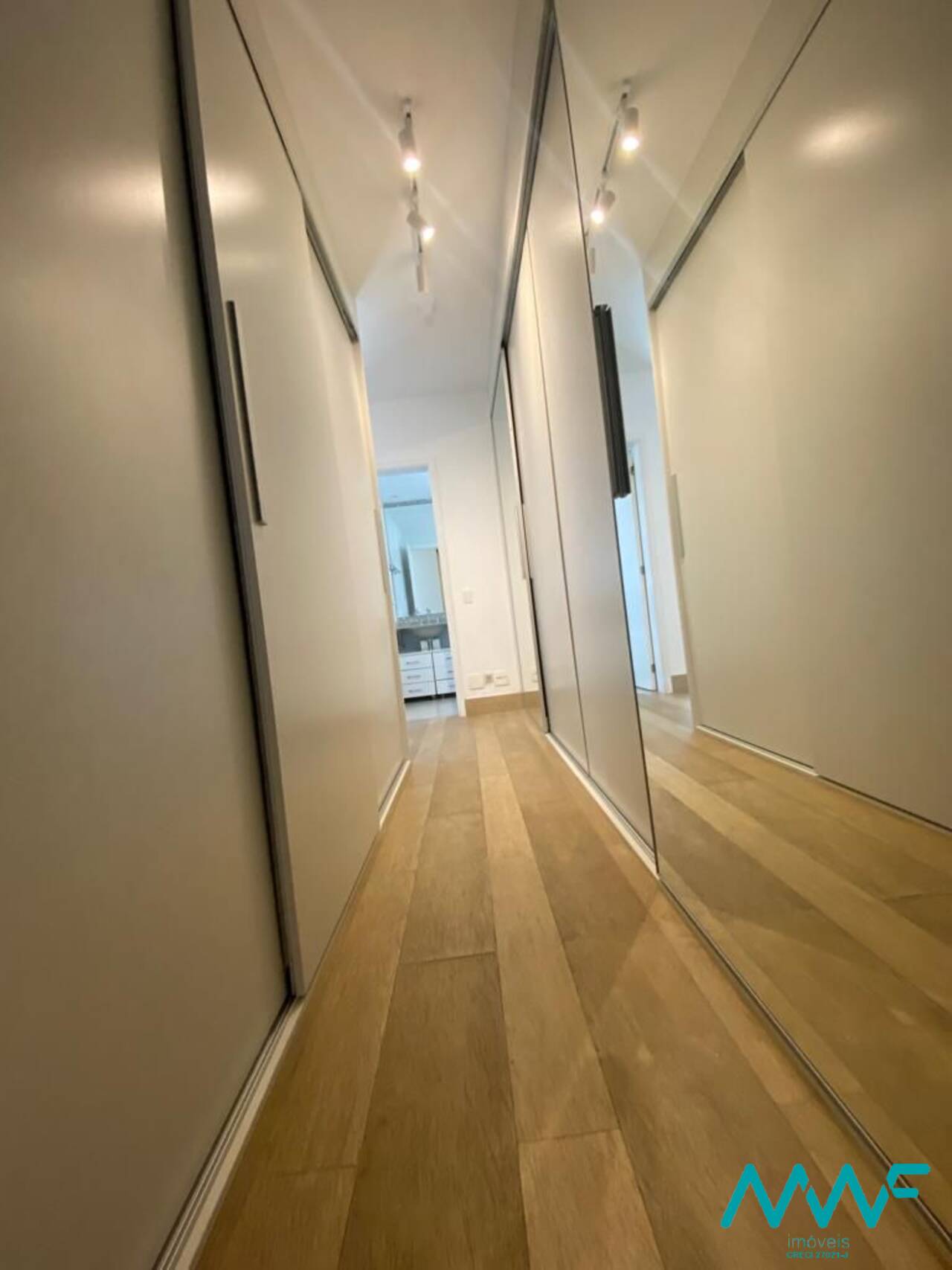 Apartamento à venda com 3 quartos, 202m² - Foto 12