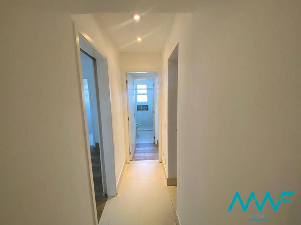 Apartamento à venda com 3 quartos, 202m² - Foto 10