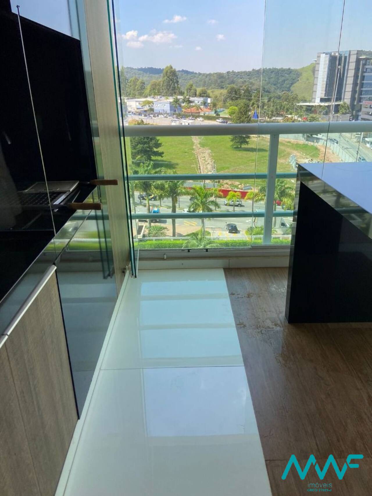 Apartamento à venda com 3 quartos, 202m² - Foto 3