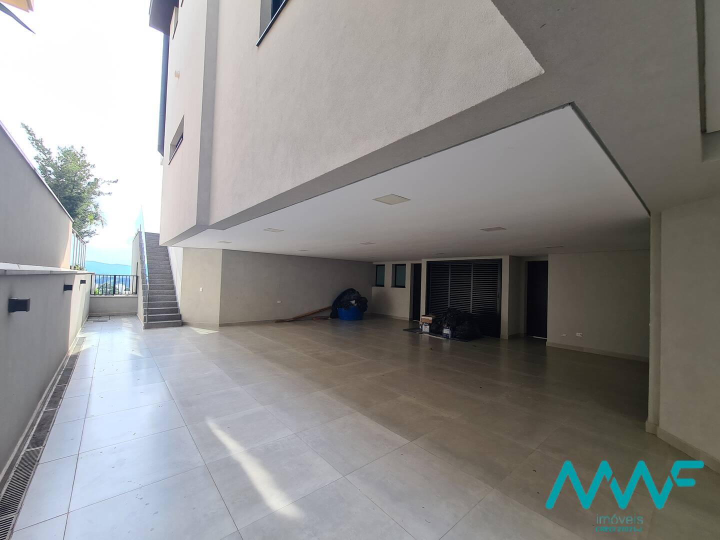 Casa de Condomínio à venda com 4 quartos, 555m² - Foto 2